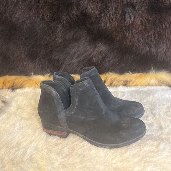 Sorel booties 6.5 (6002) - Picture 2 of 7